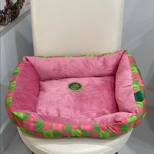 Universal "Wicked" Pink &  Green "Elphaba & Glinda" Pet Bed